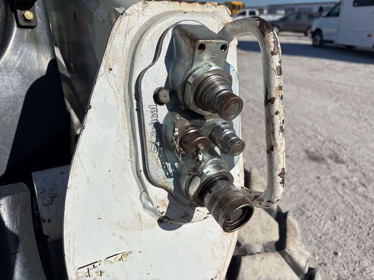 2017-bobcat-s650-image-31