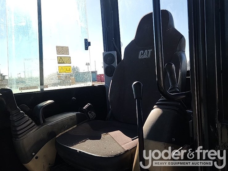2018-caterpillar-305.5-image-23