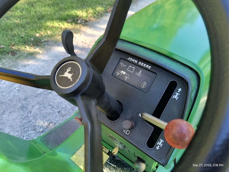 john-deere-330-image-4