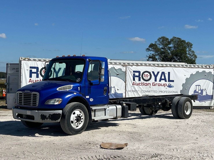 2018-freightliner-m2-106-image-1