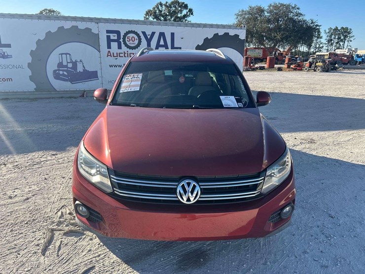 2012-volkswagen-tiguan-image-23