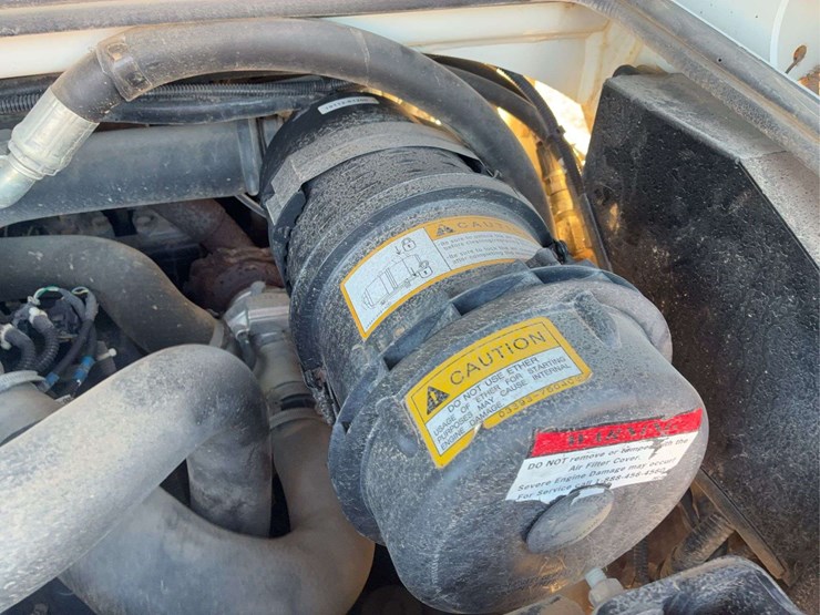 2019-takeuchi-tl8-image-23