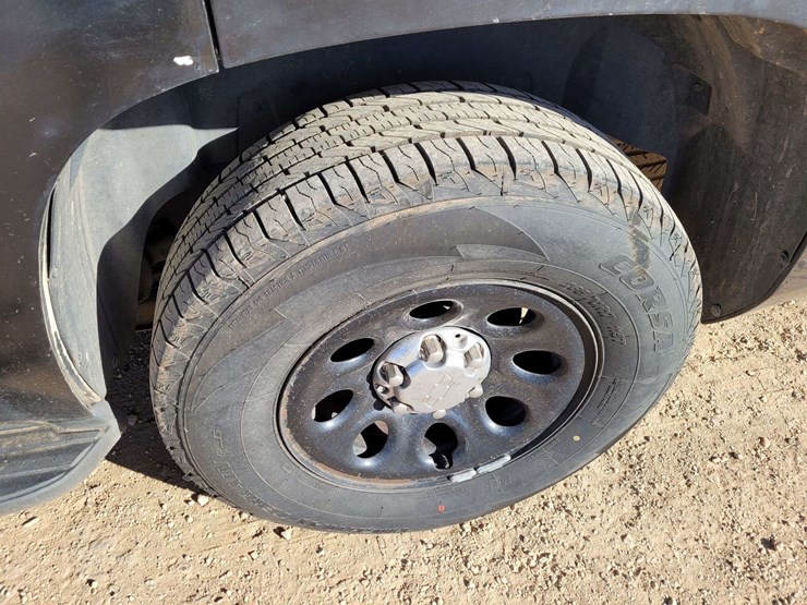 2010-chevrolet-tahoe-ls-image-17