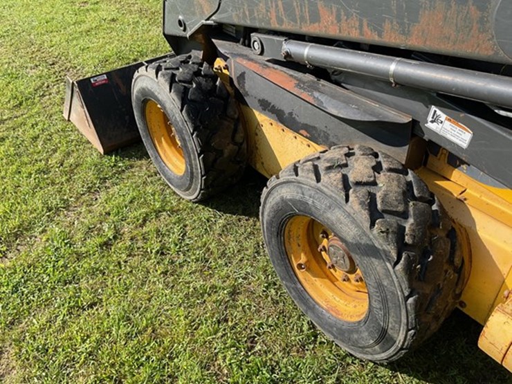 2007-new-holland-l185-image-15