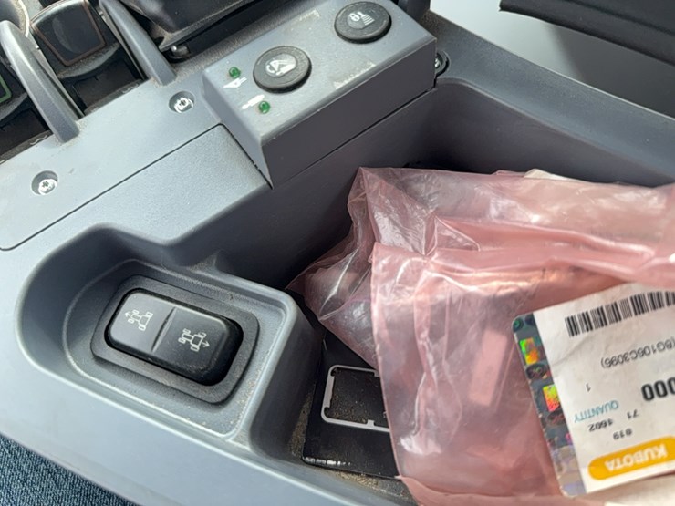 kubota-m7-172-premium-image-86