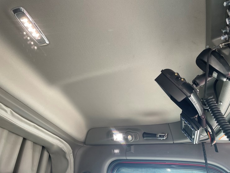 #3822-•-2019-peterbilt-heavy-rotator-truck-(has-mn-title-in-delay,-may-take-6-8-weeks)-image-46