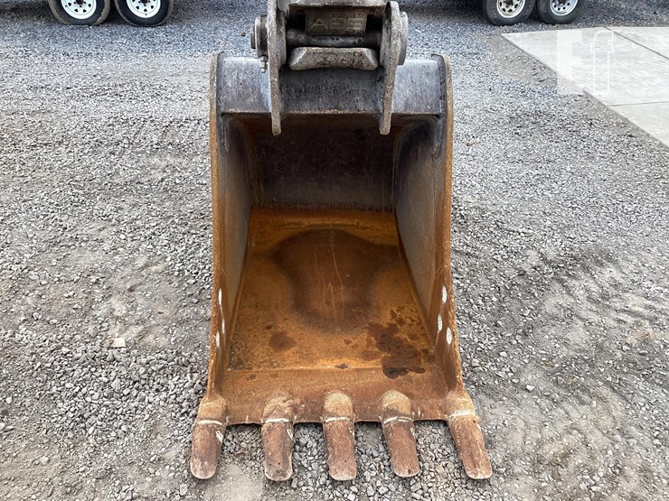 2019-deere-245g-lc-image-10