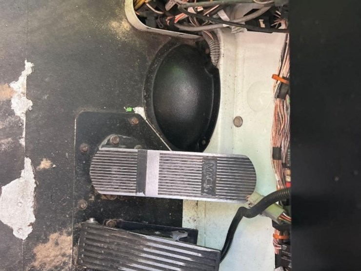 2014-mack-leu613-image-42