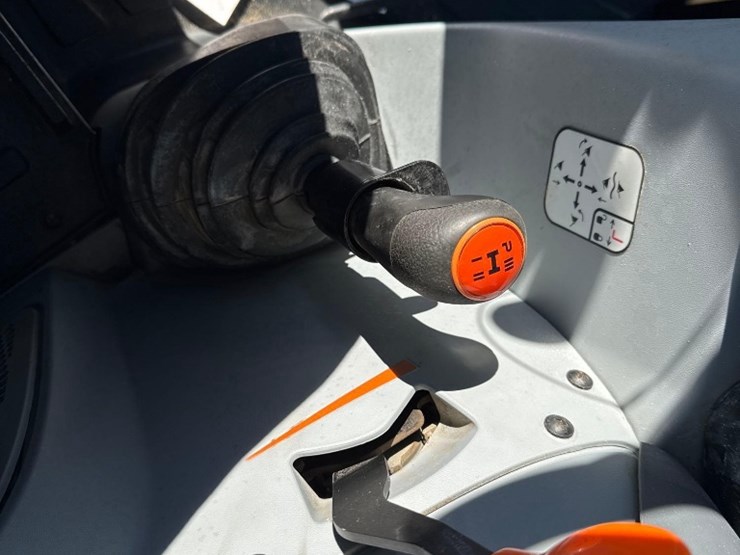 new-holland-t4.75-image-21