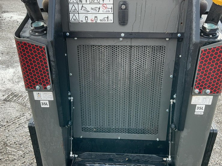 #1050-•-2024-lynx-lx-1200-mini-skid-steer-loader-image-16