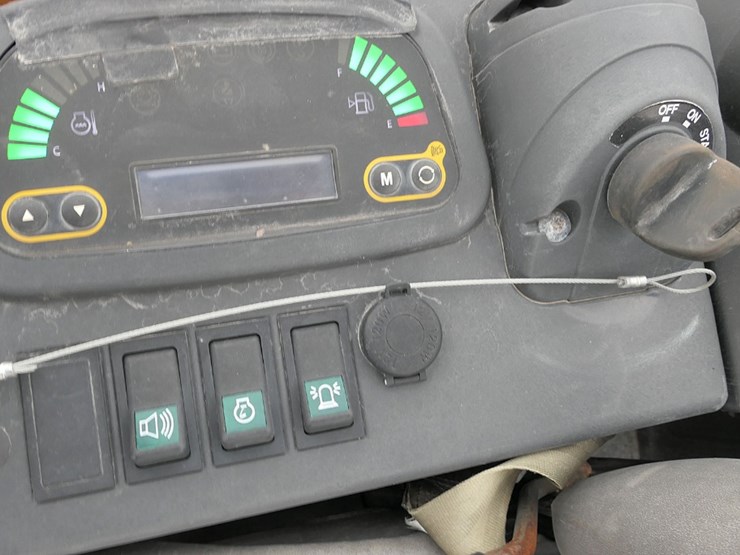 2019-case-cx37c-image-23