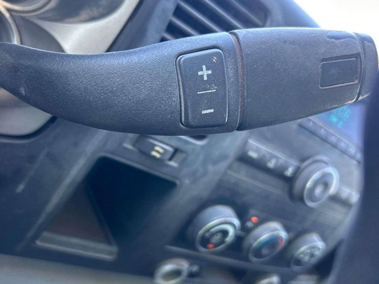 2014-chevrolet-silverado-3500-image-14