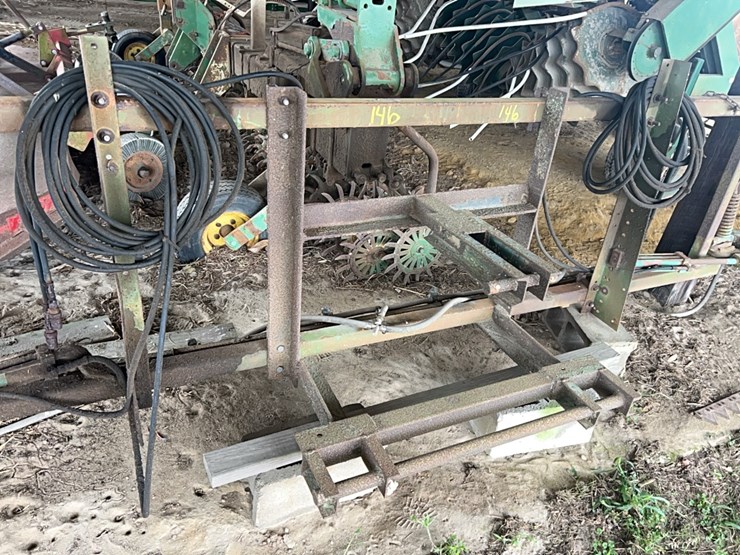 3-pt-hitch-sprayer-boom-(approx-12-row)-image-1