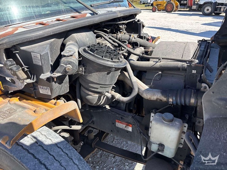 2008-freightliner-b2-image-21