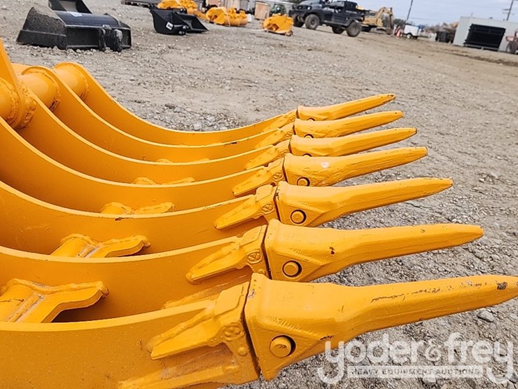 2025-caterpillar-305-image-6