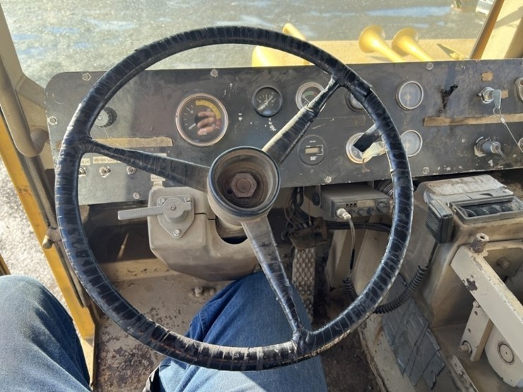 1990-caterpillar-d30d-image-21