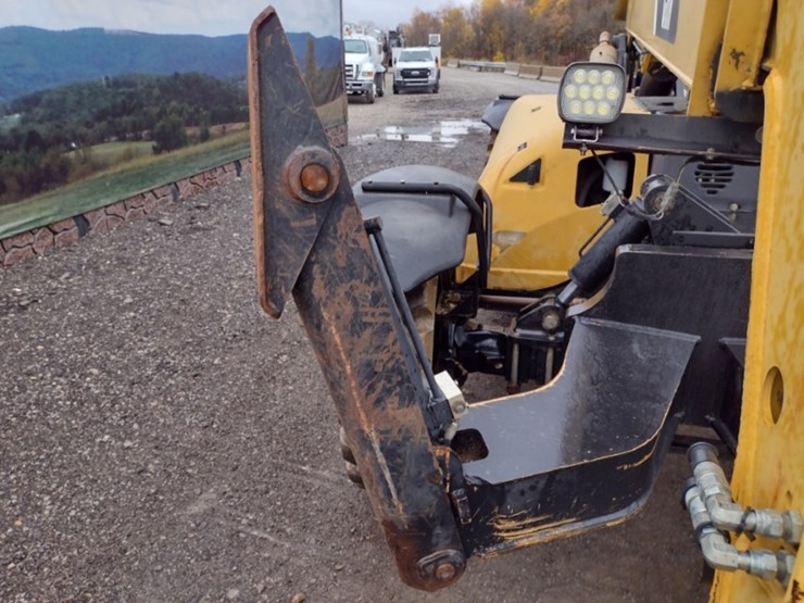 7-caterpillar-tl943-image-18