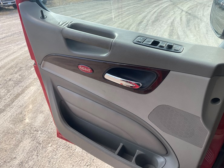 #3822-•-2019-peterbilt-heavy-rotator-truck-(has-mn-title-in-delay,-may-take-6-8-weeks)-image-64