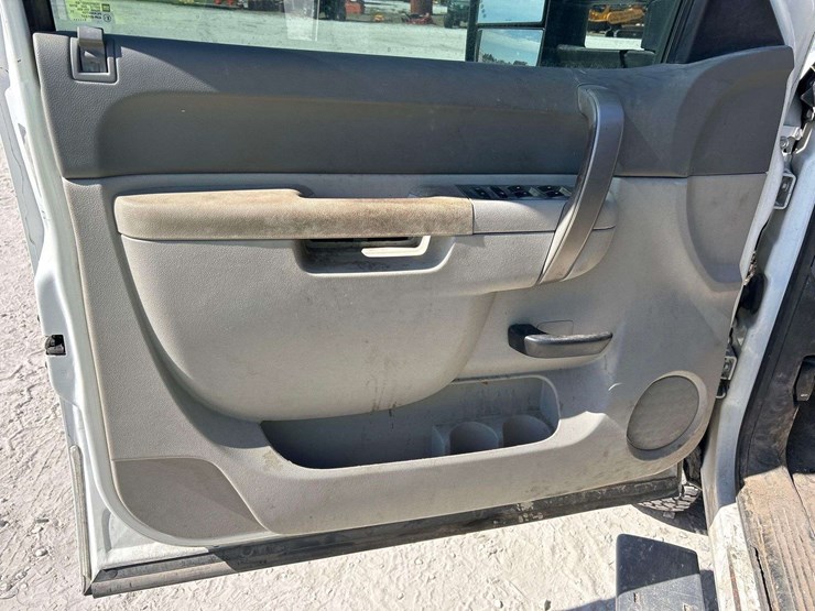 2014-chevrolet-silverado-3500-image-12