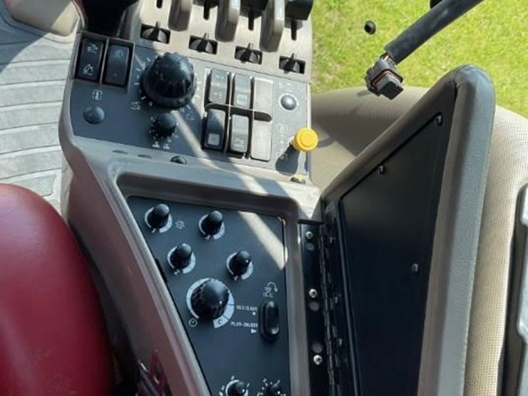 2010-case-ih-magnum-305-image-15