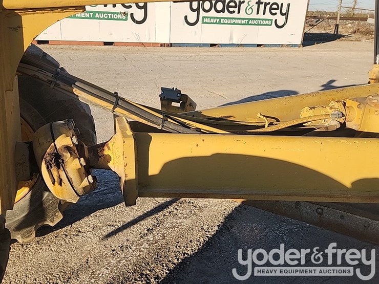 1995-deere-670b-image-15