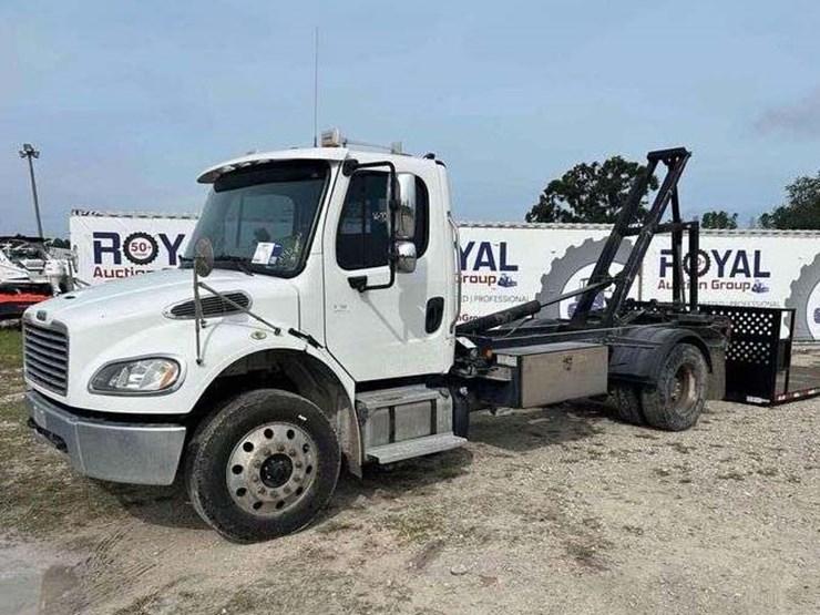 2018-freightliner-m2-106-image-1