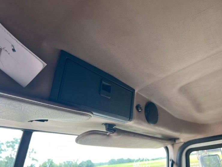 mack-granite-cv713-image-33