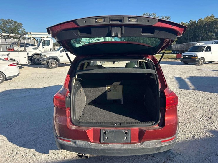 2012-volkswagen-tiguan-image-21