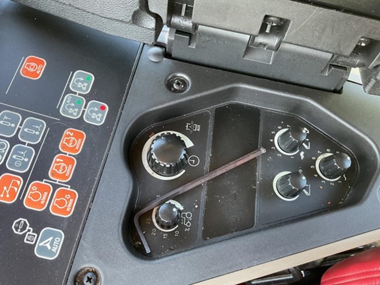 2015-case-ih-steiger-470-quadtrac-image-28