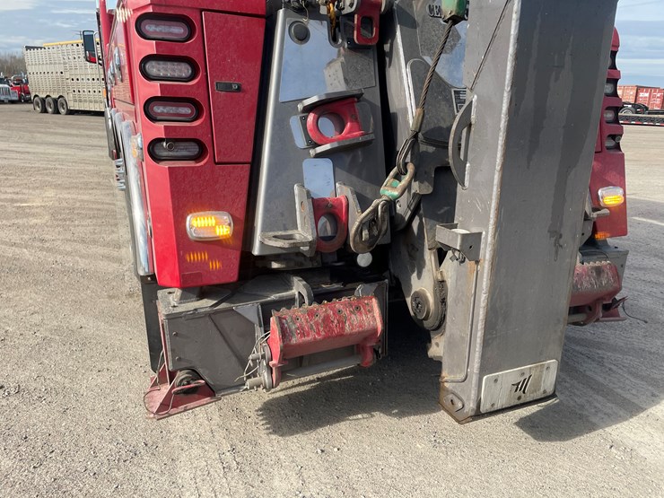 #3822-•-2019-peterbilt-heavy-rotator-truck-(has-mn-title-in-delay,-may-take-6-8-weeks)-image-28
