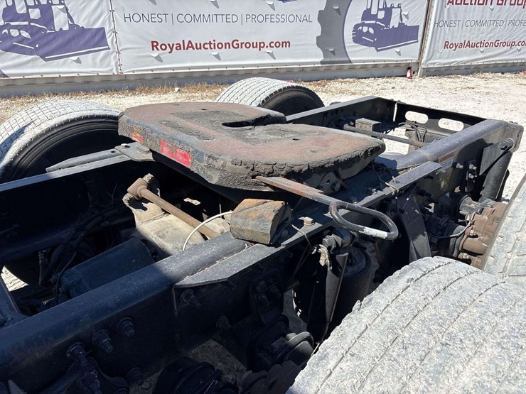 2017-freightliner-cascadia-125-image-9