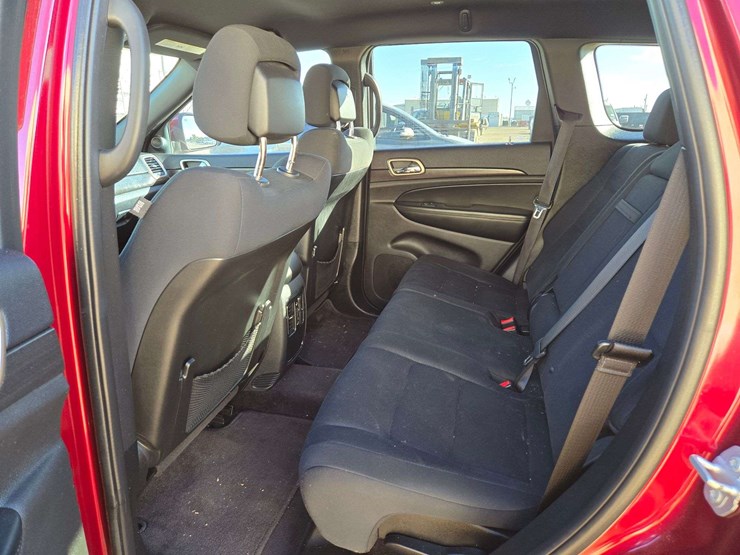 2017-jeep-grand-cherokee-laredo-image-10