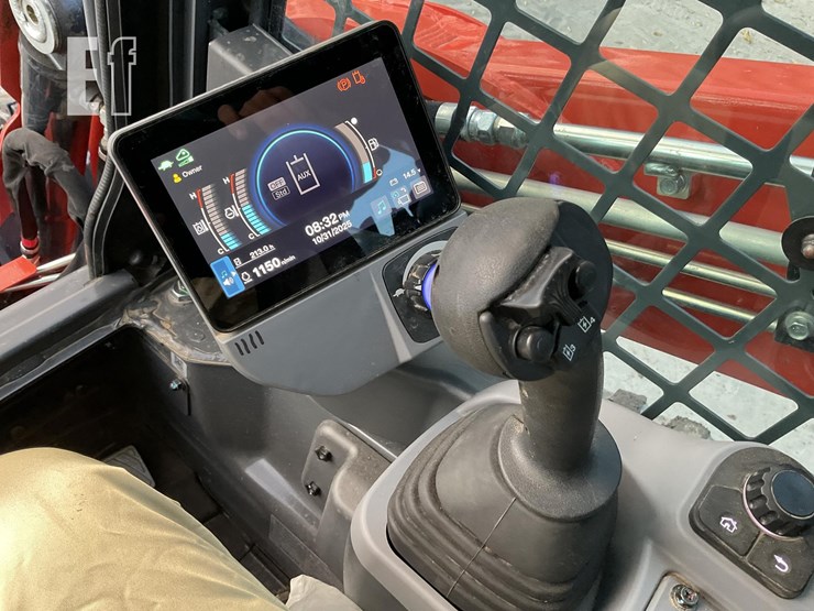 2023-kubota-svl75-3-image-18