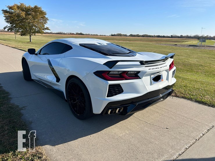 2021-chevrolet-corvette-image-11