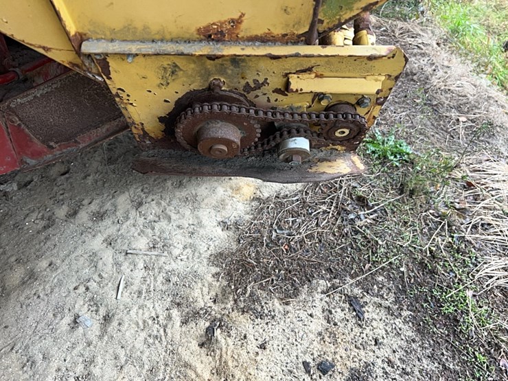 new-holland-358-image-11