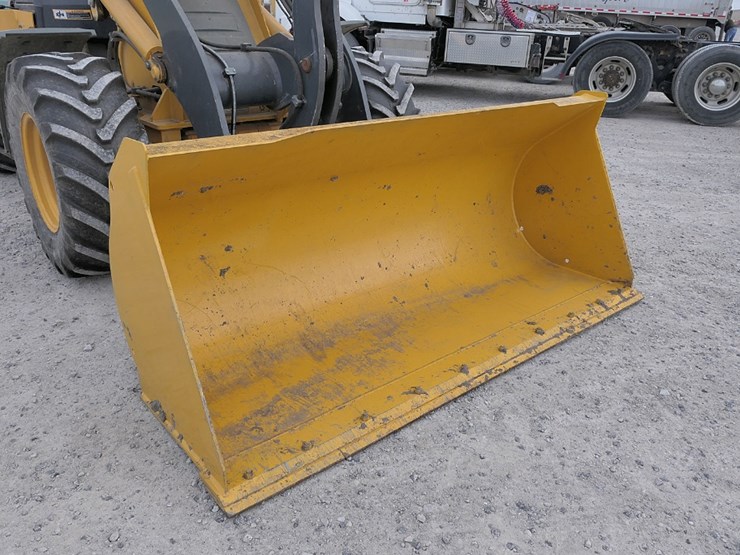 2012-deere-324j-image-23