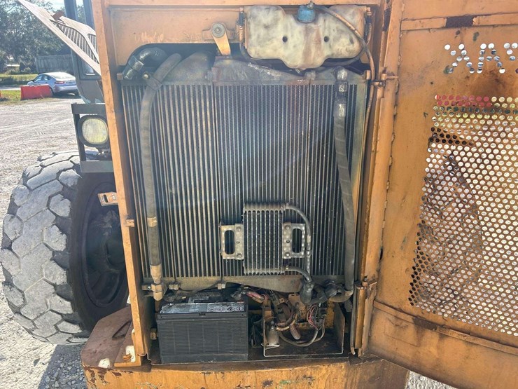 2013-sky-trak-6042-image-11