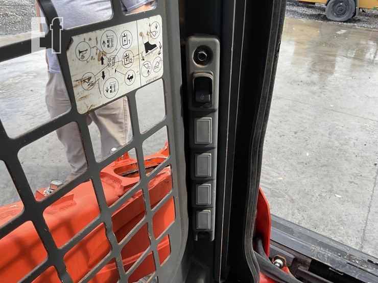 2017-kubota-ssv65-image-16