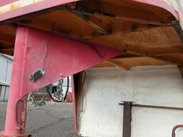 #2150-•-turnbow-gooseneck-4-horse-trailer-image-9