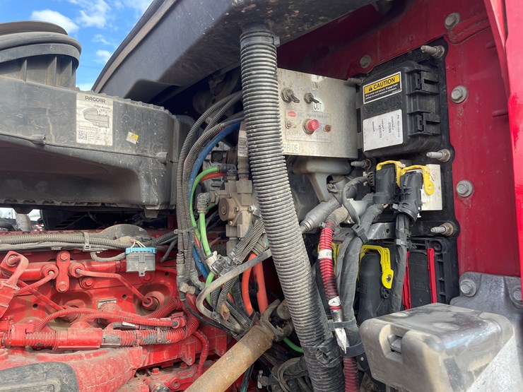 #3822-•-2019-peterbilt-heavy-rotator-truck-(has-mn-title-in-delay,-may-take-6-8-weeks)-image-76