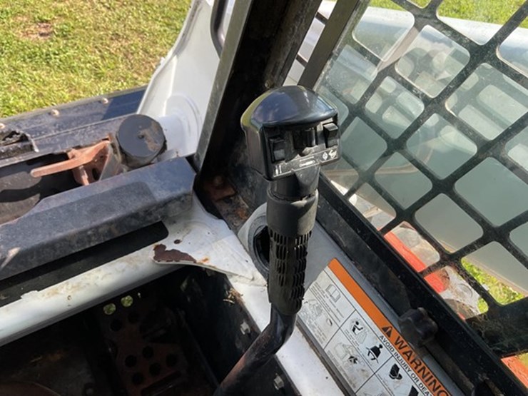 2003-bobcat-s300-image-21