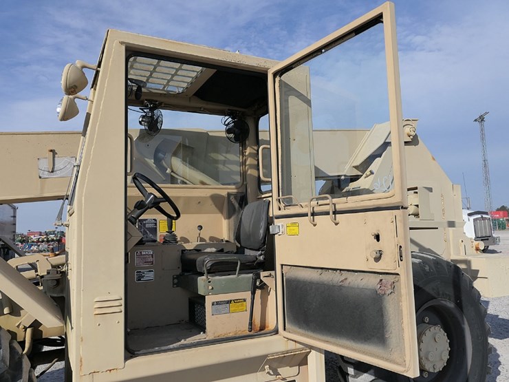 1990-sky-trak-6000m-image-23