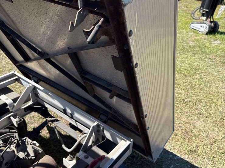 2008-club-car-carryall-2-gas-utility-cart-image-10