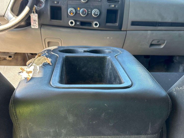 2014-chevrolet-silverado-3500-image-23