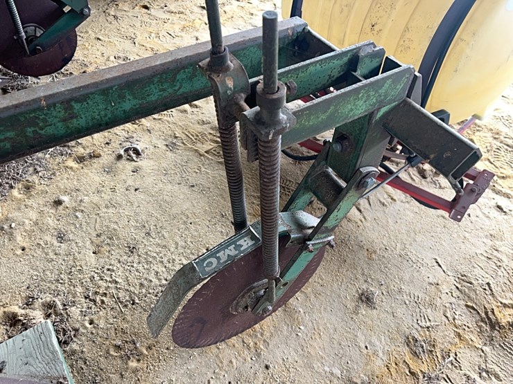 kmc-4-row-peanut-digger-image-2