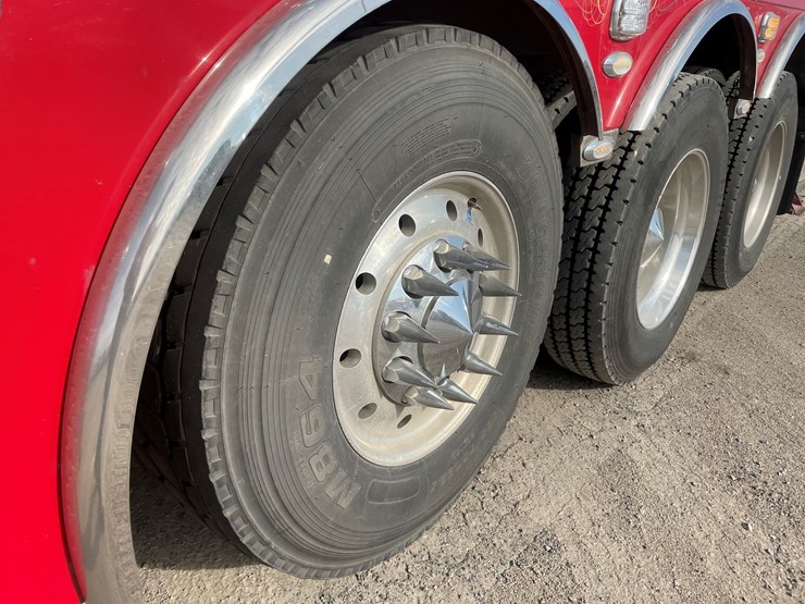 #3822-•-2019-peterbilt-heavy-rotator-truck-(has-mn-title-in-delay,-may-take-6-8-weeks)-image-25