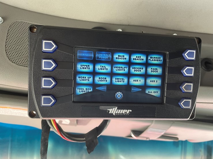 #3822-•-2019-peterbilt-heavy-rotator-truck-(has-mn-title-in-delay,-may-take-6-8-weeks)-image-61