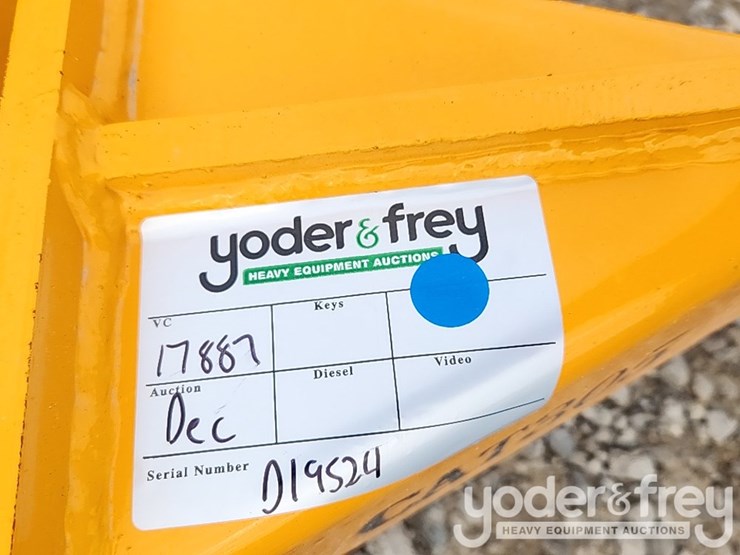 2025-caterpillar-305-image-8