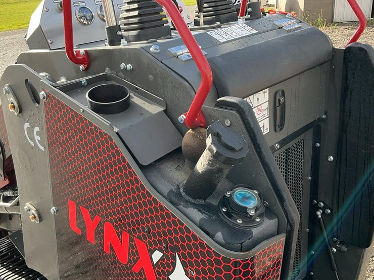#1050-•-2024-lynx-lx-1200-mini-skid-steer-loader-image-19