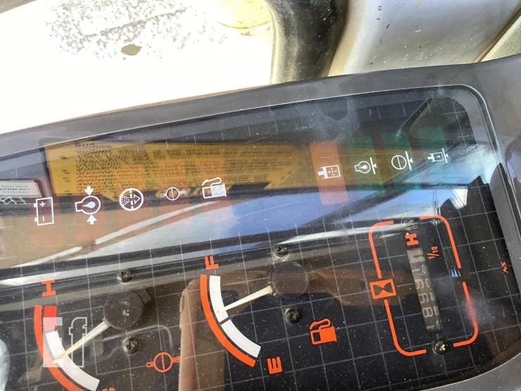 1998-deere-690e-lc-image-20